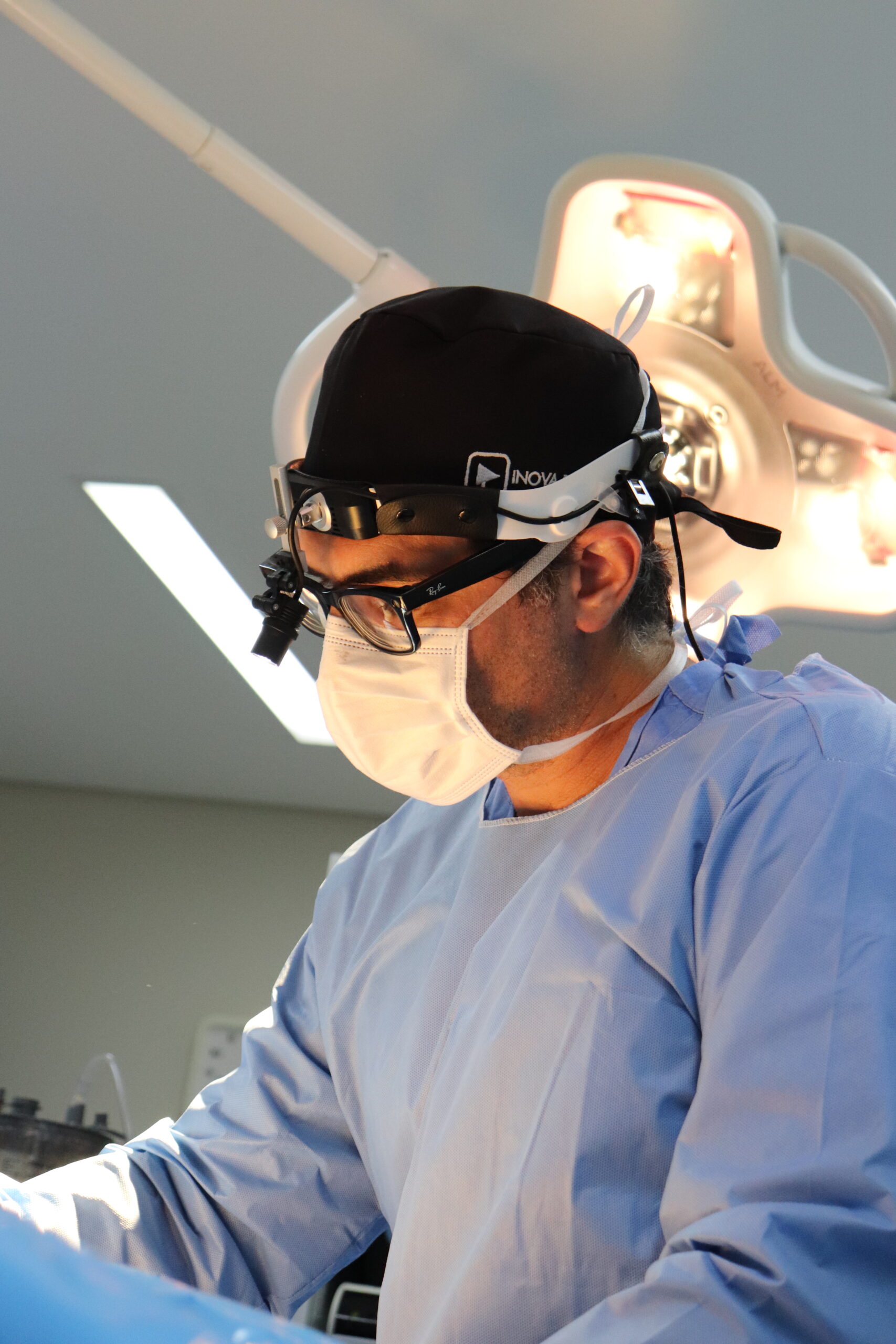 Dr. Daniel Botelho, cirurgião plástico